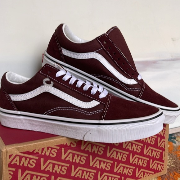 Vans Men’s Old Skool
Color Theory Bitter Chocolate
VN0005UF7YO
Sneakers - Picture 3 of 16
